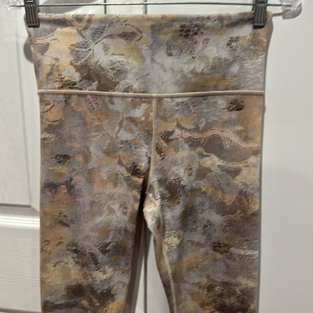ATHLETA Elation Gilded Tights Guildegold Size Small - Picture 3 of 12